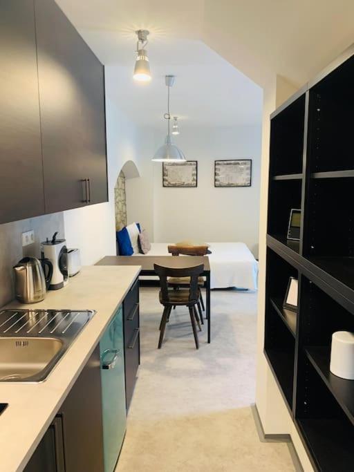 Cozy Friendly Place With Free Parking Prague Ngoại thất bức ảnh