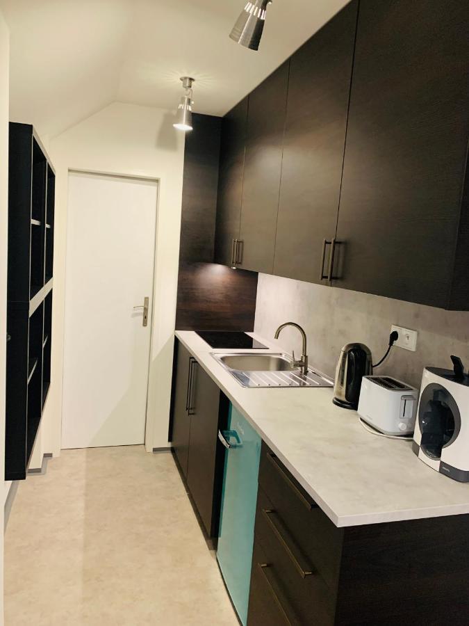 Cozy Friendly Place With Free Parking Prague Ngoại thất bức ảnh