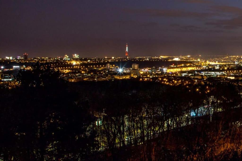 Cozy Friendly Place With Free Parking Prague Ngoại thất bức ảnh